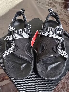 Nike Black and Wolf Grey Oneonta Sandal
